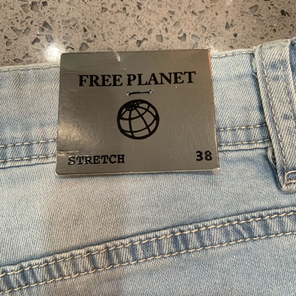 Free Planet Men’s Shorts - Picture 7 of 9